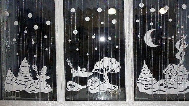 украшение окна искусственным снегом